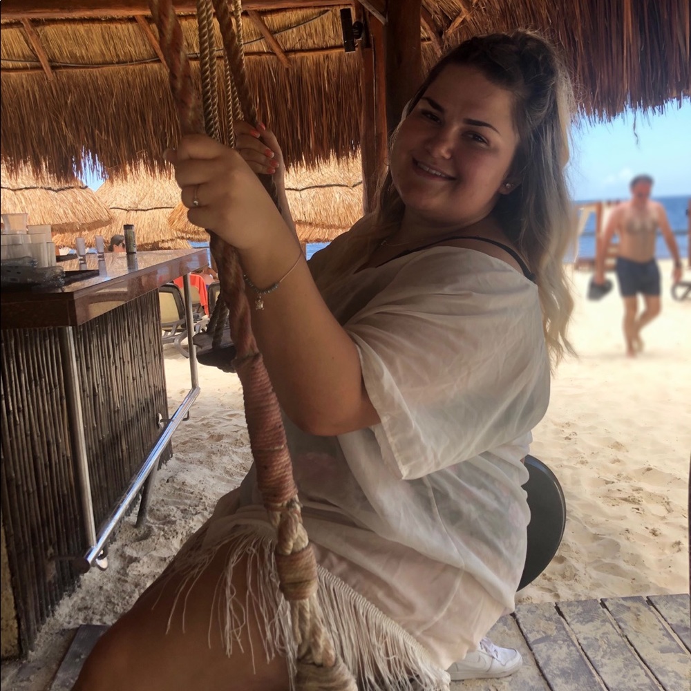 Meet your Posher, Carlie